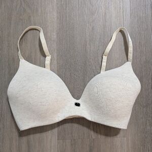 Victoria's Secret Wireless Cream Bra - 32D - Preloved